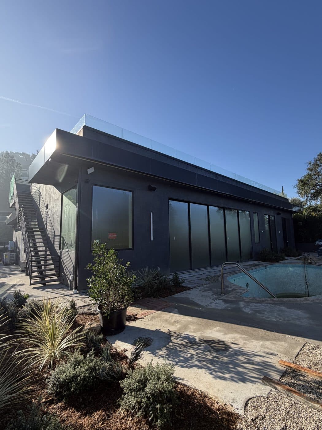 A saltillo tile pool deck pressure washed clean by Window Wizards in Los Angeles