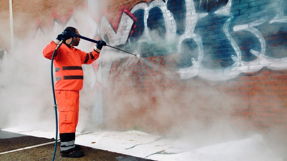 Window Wizards graffiti removal service in Los Angeles
