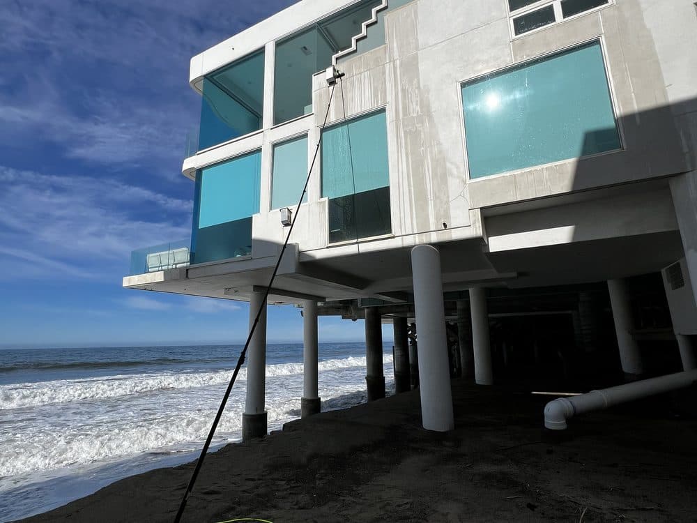 Window Wizards screen repair service in Los Angeles