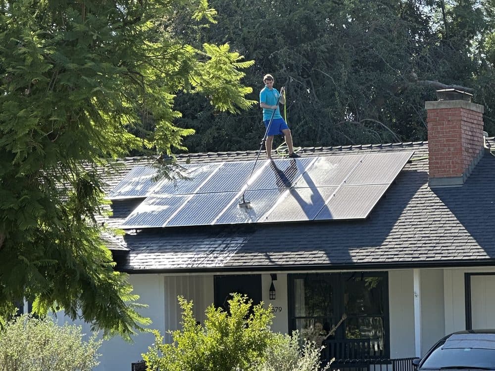 Window Wizards solar panel cleaning service in Los Angeles