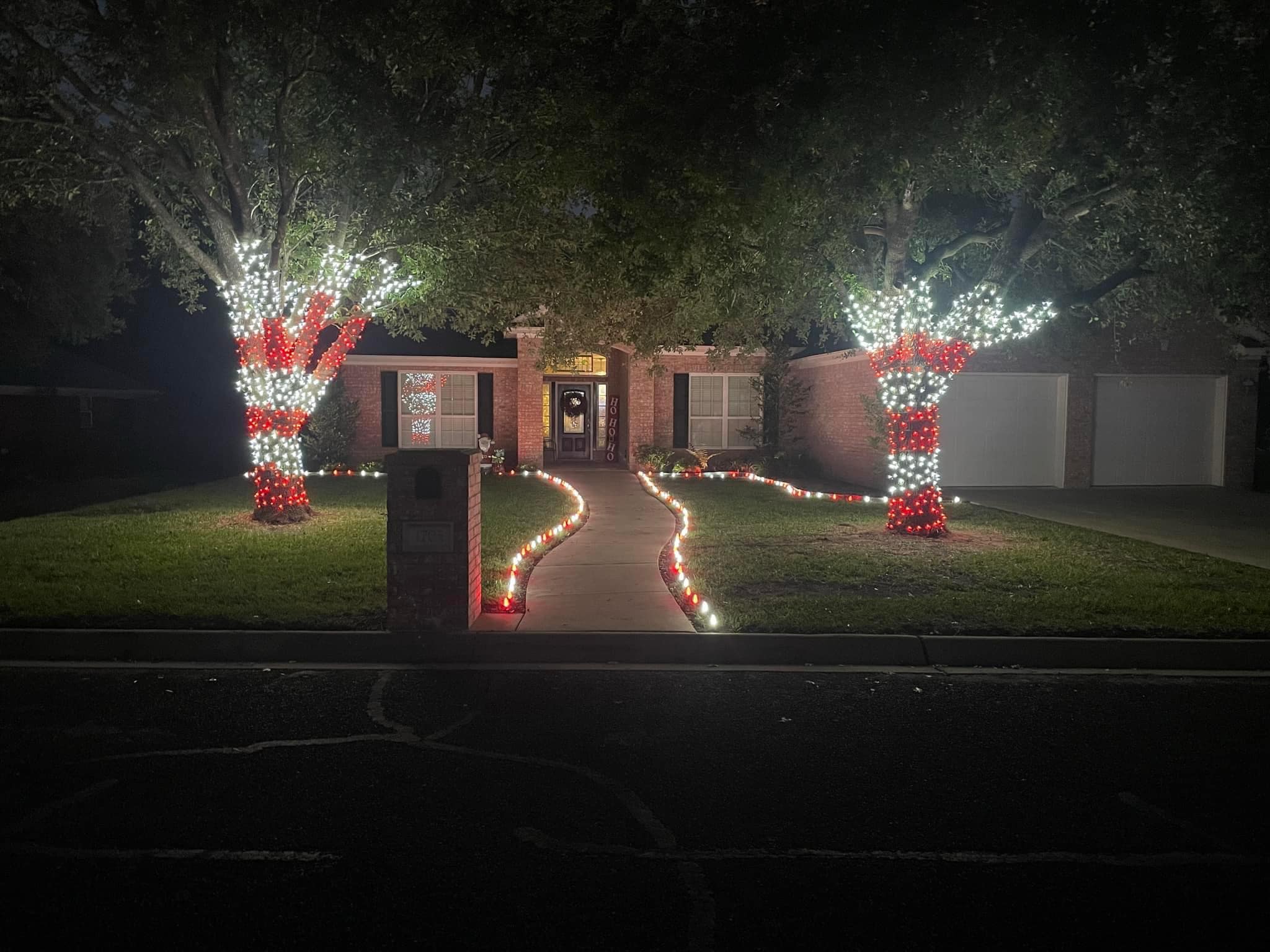 Christmas Light Installers Los Angeles CA.jpg